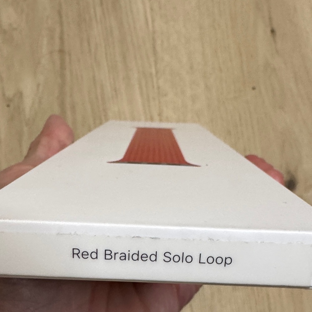 Apple (Product)Red Braided Solo Loop Textile Fitted Band - NIB 45mm Size 5 - Picture 7 of 7